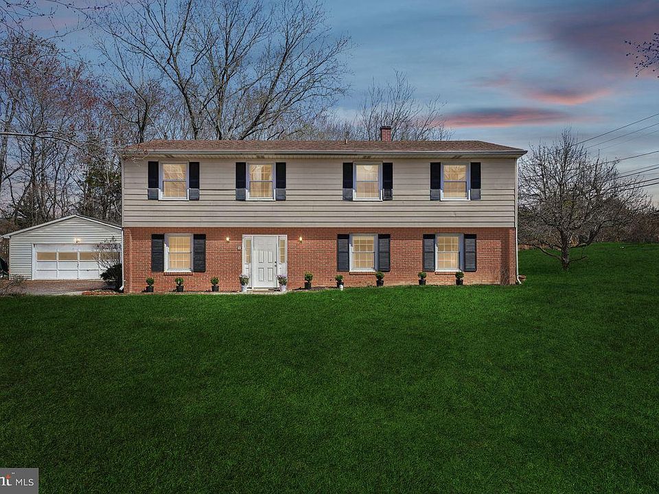 1st image of 4 Walnut Hill Rd