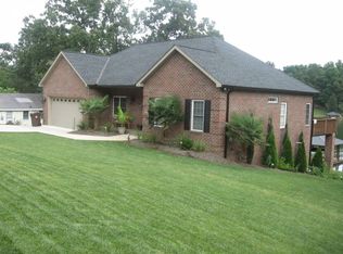 4004 6th St NW, Hickory, NC 28601