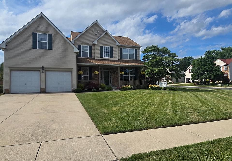 1st image of 800 Amber Ln