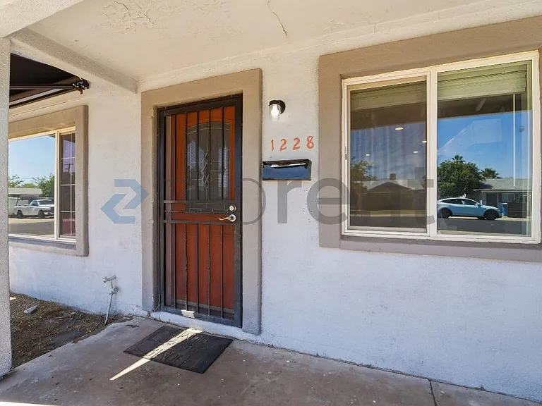 1228 E Barbara Dr — Photo 7