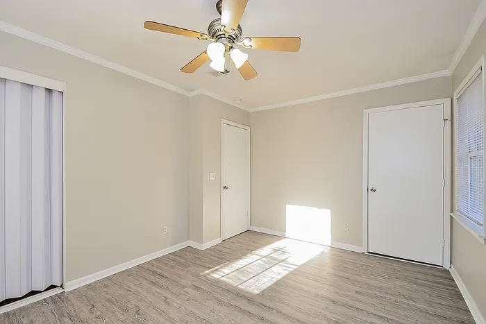 1033 Dawson Dr — Photo 9