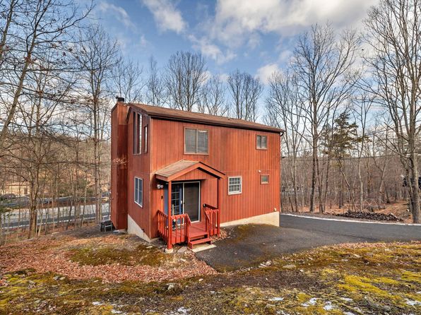 1136 Summit Ter, East Stroudsburg, PA 18301