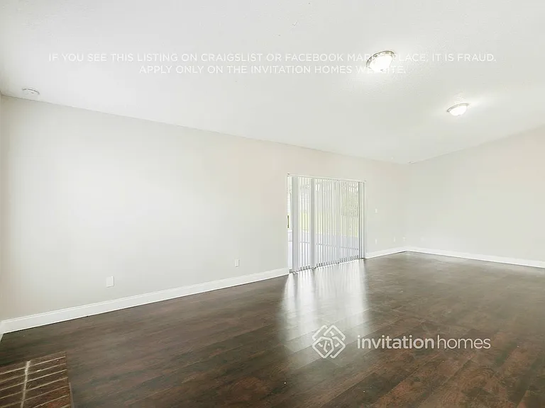 1304 Village Ct — Photo 7
