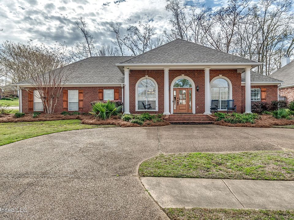 1st image of 92 Woodlands Green Dr