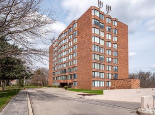 180 Limeridge Rd W #502, Hamilton, ON L9C7H7