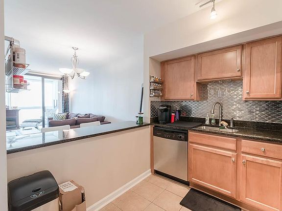 4th image of 1001 N Randolph St APT 615
