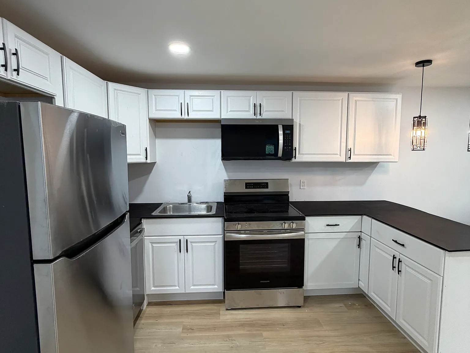 6 bed, 2500 sqft, $4,500 — Photo 4