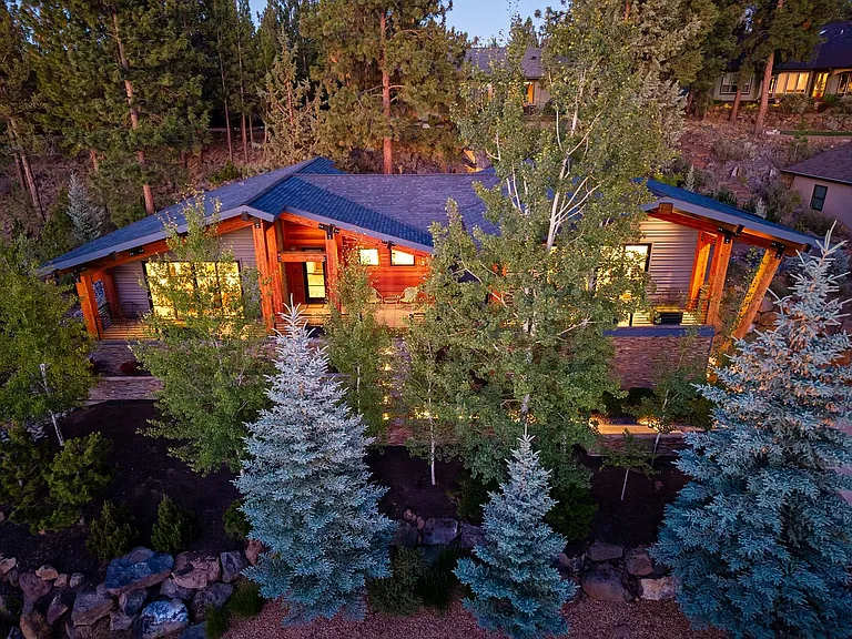 19077 Mount McLoughlin Ln — Photo 6