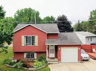 517 W High St, Fenton, MI 48430