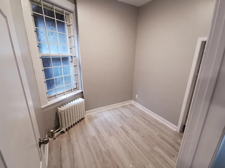 883 Somerset St W #1 — Photo 3