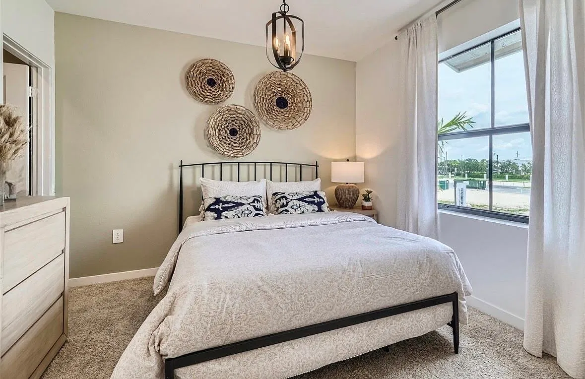 3 bed, 3.5 bath, 1723 sqft, $2,500 — Photo 3