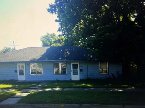 1700/1702 SW Central Park Ct, Topeka, KS 66604