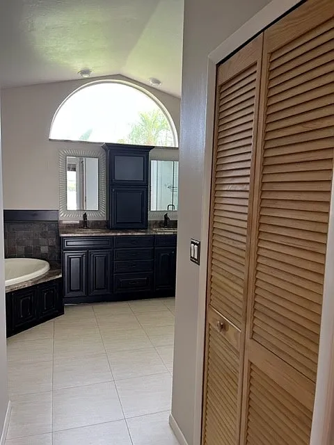 3 bed, 2.0 bath, 2347 sqft, $2,995 — Photo 4
