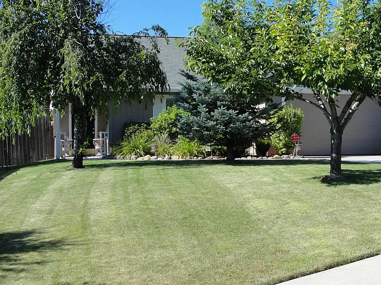 602 Mountain View Dr — Photo 1