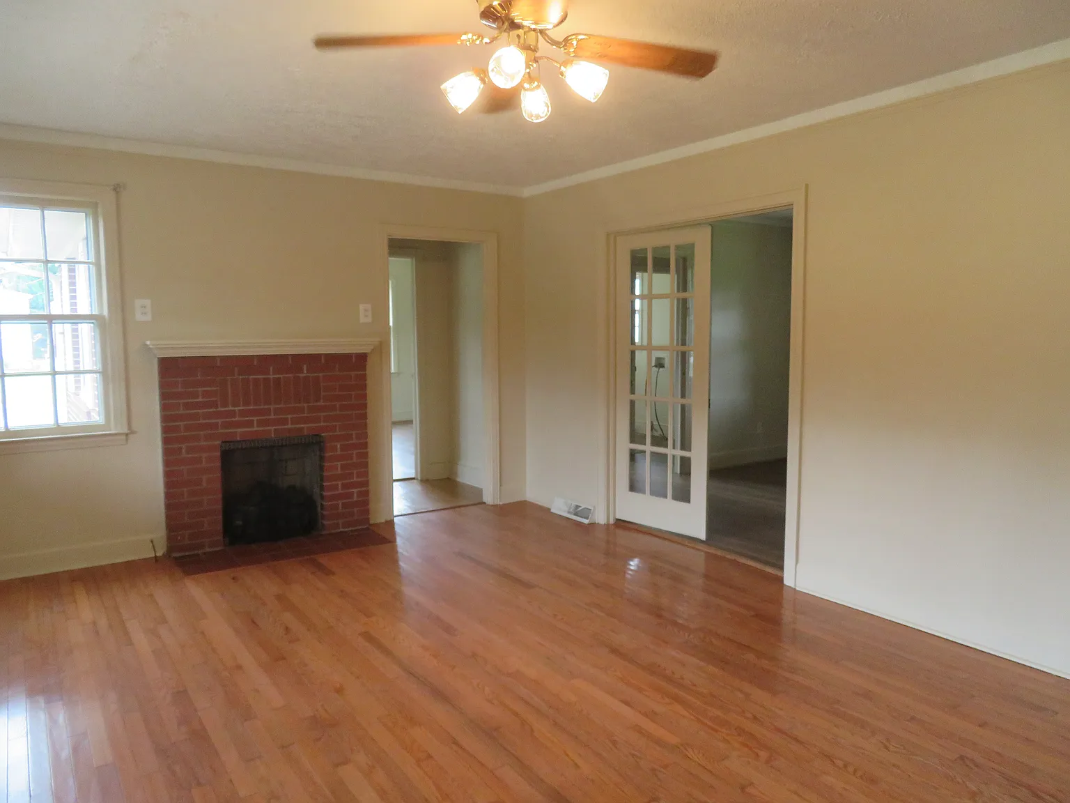 3 bed, 1.5 bath, 1702 sqft, $1,700 — Photo 2