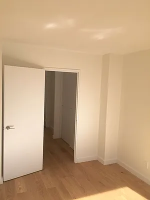 Rented by Manhattan Apartment Organization | media 34