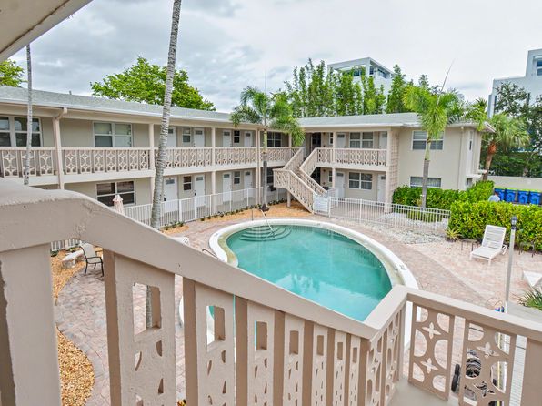 2701 NE 1st St APT 201
