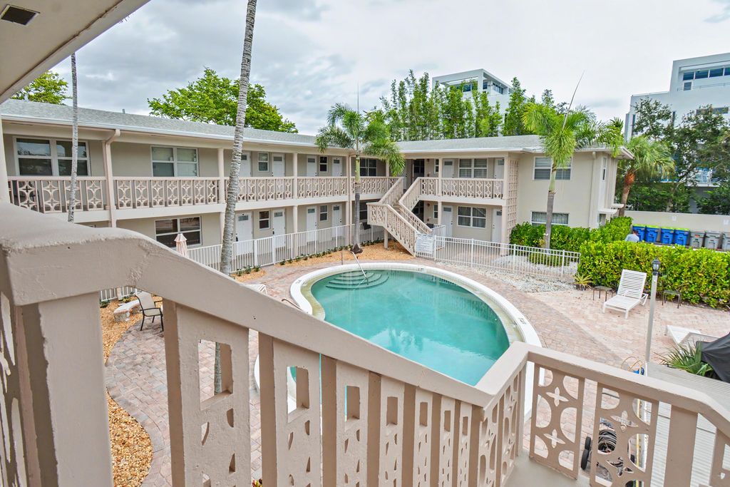 2701 NE 1st St APT 201, Pompano Beach