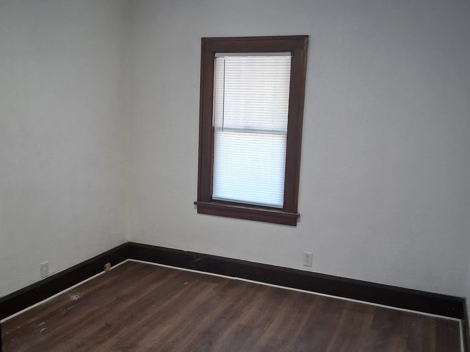 3 bed, 1000 sqft, $1,300 — Photo 1