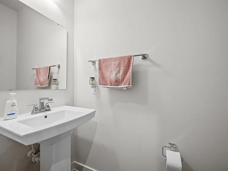 1051 Crescent Cove Ln — Photo 3
