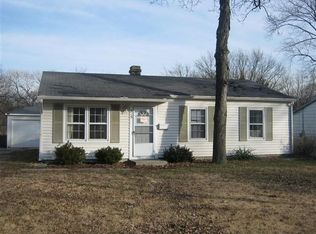 815 S Pine St, Streamwood, IL 60107