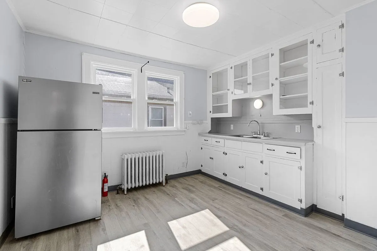 2 bed, 1.0 bath, 900 sqft, $1,100 — Photo 3