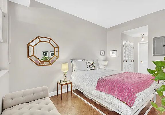4th image of 22 Irving Pl APT 1E