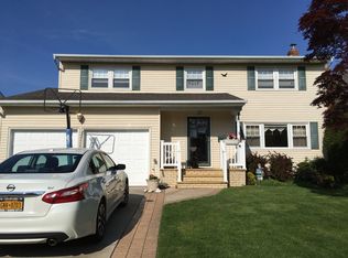 3287 Harbor Point Rd, Baldwin, NY 11510