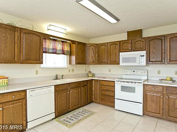 3rd image of 101 Gooseberry Dr