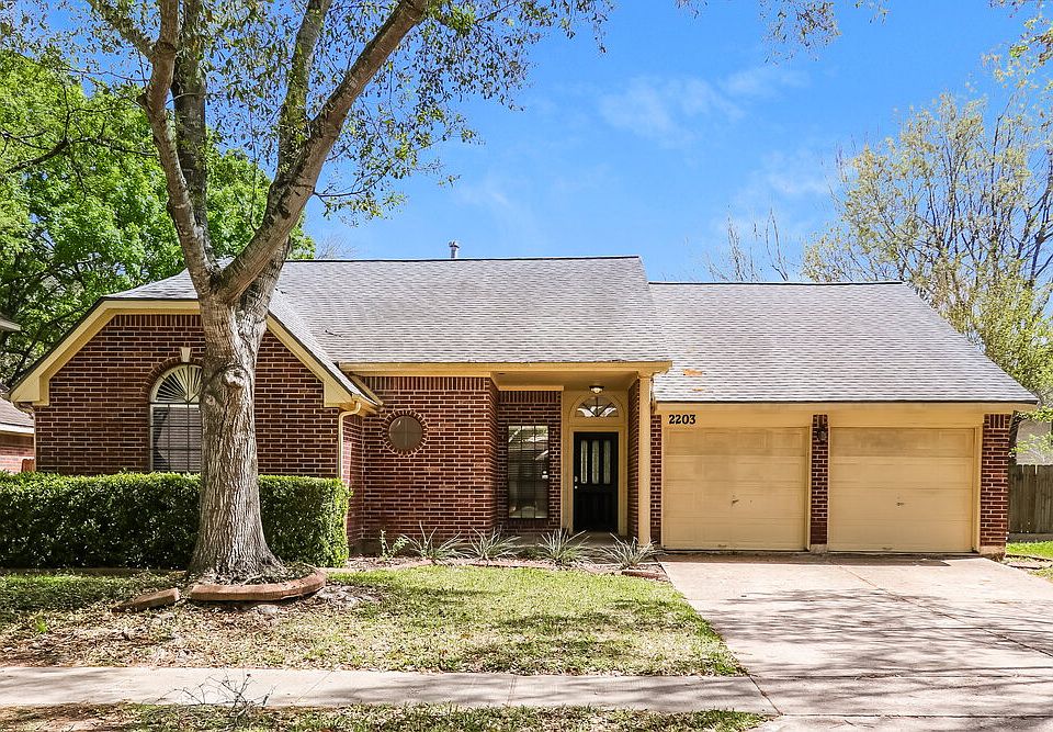 1st image of 2203 Saint James Pl