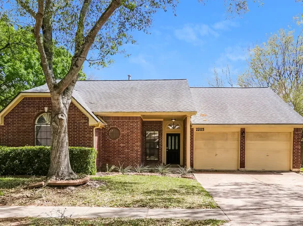 2203 Saint James Pl, Pearland, TX 77581