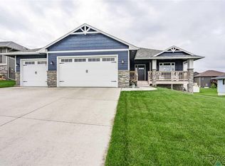 8305 E Willow Wood St, Sioux Falls, SD 57110