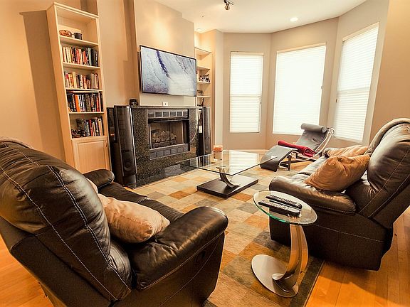 2nd image of 351 W Chicago Ave #3W
