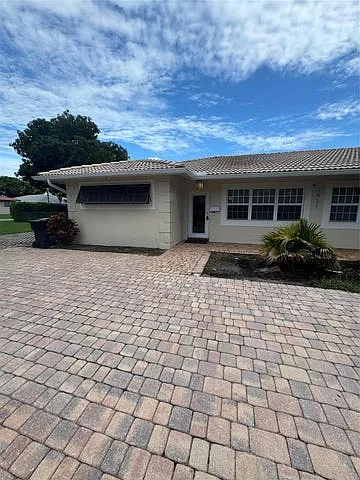 2 bed, 3367 sqft, $3,200 — Photo 1