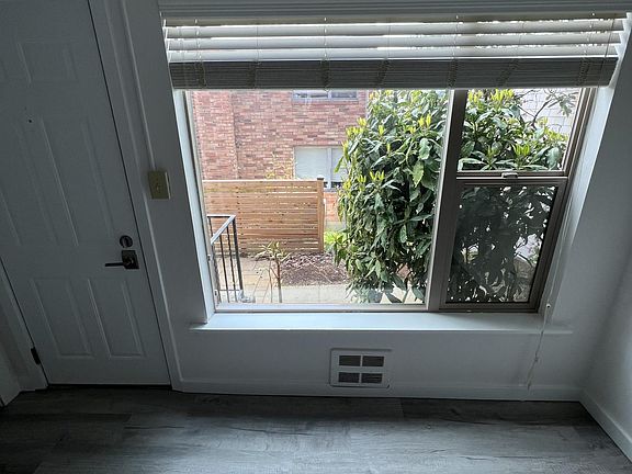5th image of 5232 19th Ave NE #B