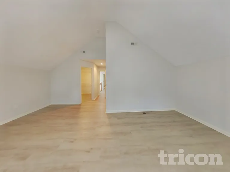 725 N Alder St — Photo 6