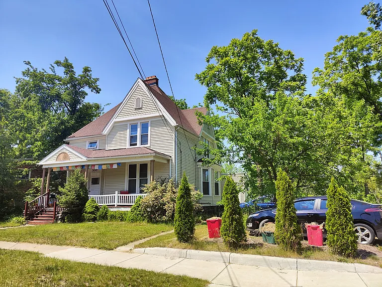 Jarvis Ave — Photo 1