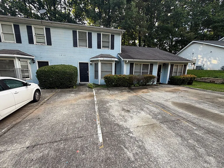1215 Oakplace Dr — Photo 1