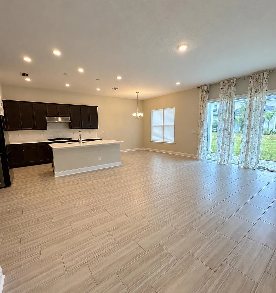 3 bed, 2.0 bath, 1801 sqft, $2,800 — Photo 3