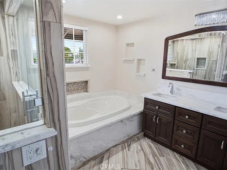 334 W Avenida De Las Flores — Photo 17