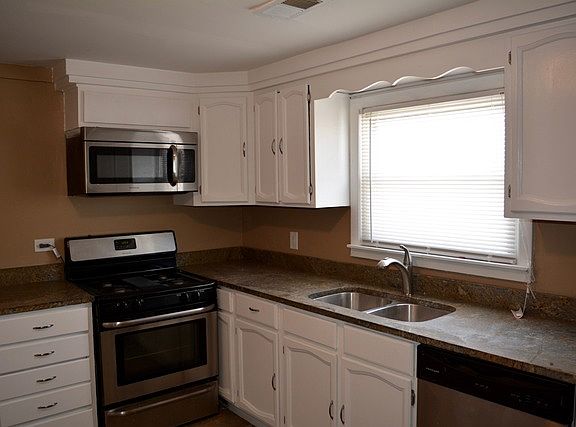 3rd image of 9953 Elm Circle Dr