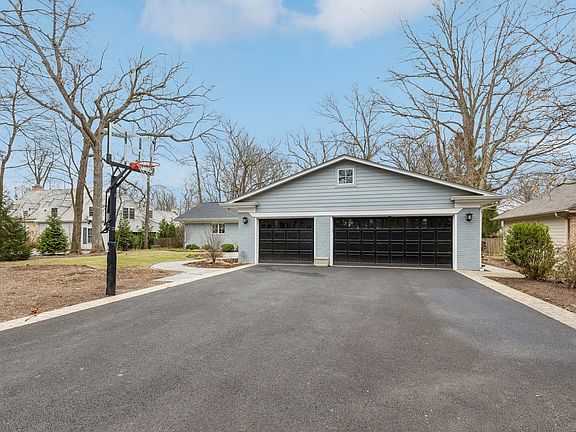 4th image of 233 E Witchwood Ln