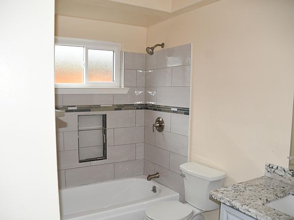 3rd image of 28 Waterglen Cir