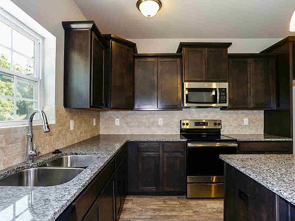 4th image of 7207 Geraldine Cir