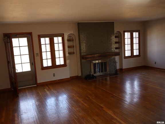 5th image of 145 Woodlawn Rd