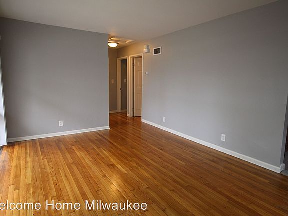 2nd image of 2921 W Carmen Ave