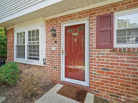 5th image of 354 N McDowell Dr