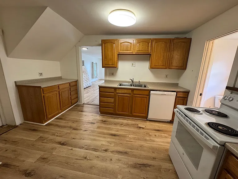 47 South Street — Photo 2