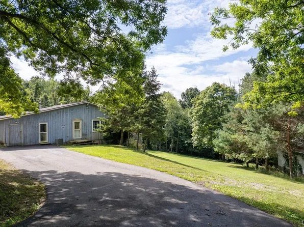 4424 Cole Rd, Syracuse, NY 13215