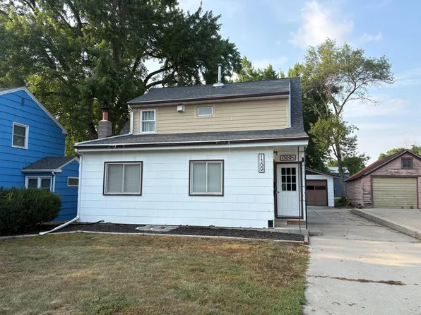 1309 4th St, Brookings, SD 57006